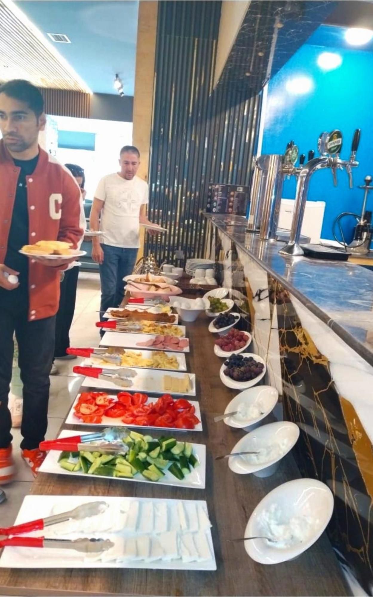 Ariva Center Hotel Xetai Baku Exteriör bild