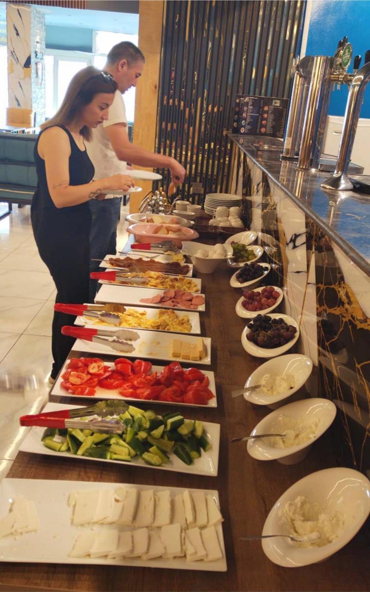 Ariva Center Hotel Xetai Baku Exteriör bild